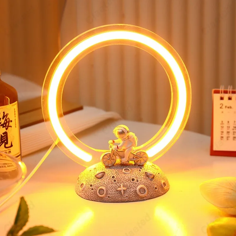 Decor Lighting Fixtures - Lampu Malam Astronot LED Kreatif Hadiah